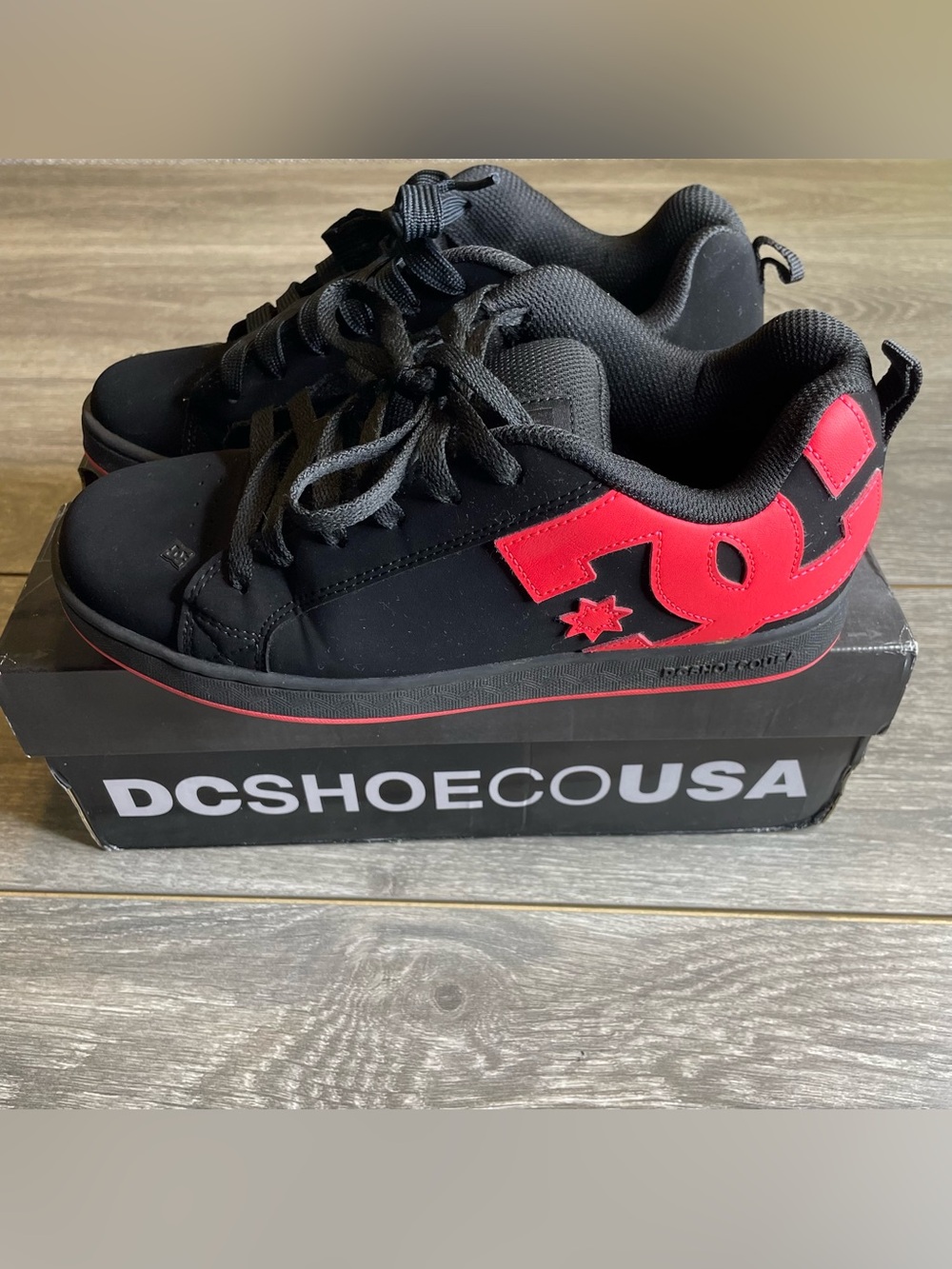 Women’s DC Shoes Black Hot Pink Low Top Skateboarding Athletic Sneakers Size 7.5